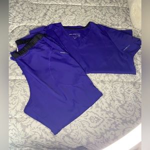 Wonder Tech Purple Scrub Set